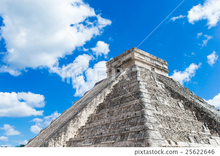 Kukulkan Pyramid in Chichen Itza Site, Mexico 25622646