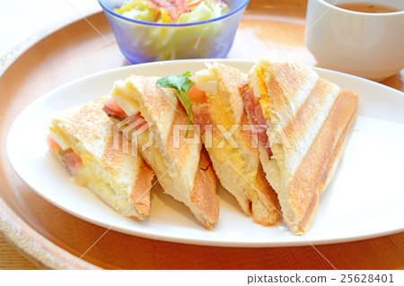 Delicious hot sandwich Delicious hot sandwich 25628401