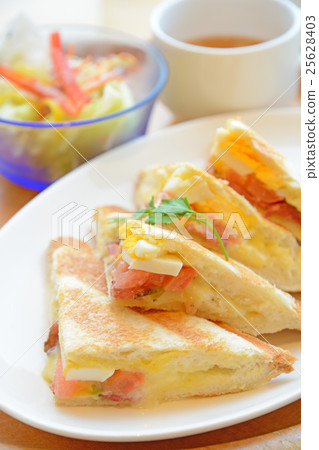 Delicious hot sandwich Delicious hot sandwich 25628403