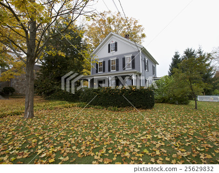 New England American home in Fall 25629832