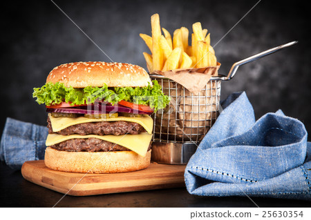 Delicious grilled burger 25630354