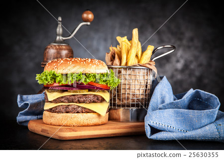 Delicious grilled burger 25630355