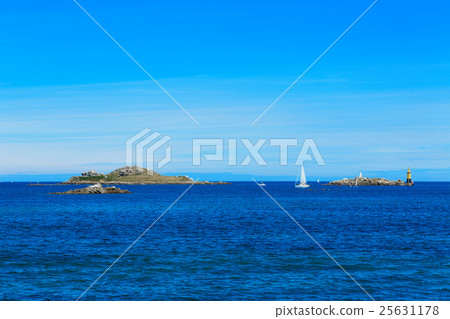 Yachts and lighthouses off Roscoff port town in the Brittany region 25631178