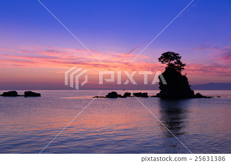 Toyama prefecture _ Ameyama coast dawn Toyama prefecture _ Ameyama coast dawn 25631386