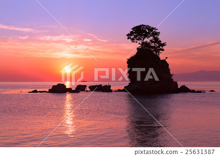 Toyama prefecture _ Ameyama coast dawn Toyama prefecture _ Ameyama coast dawn 25631387