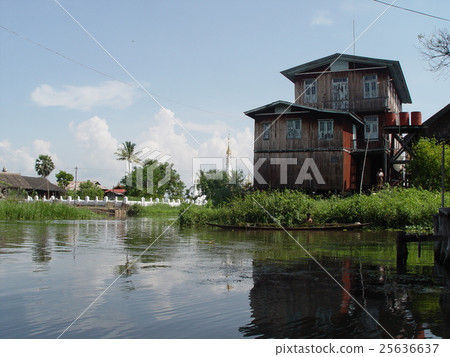 Lakeside Settlement (Inle Lake / Myanmar) Lakeside Settlement (Inle Lake / Myanmar) 25636637