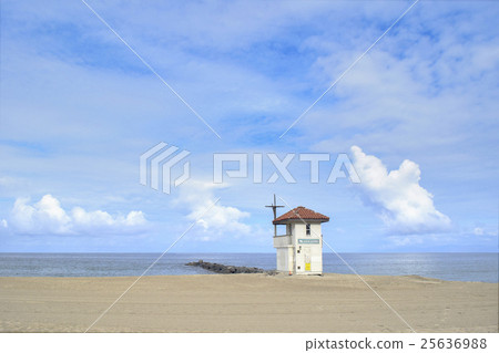 Life guard monitoring tower at Redondo Beach 25636988