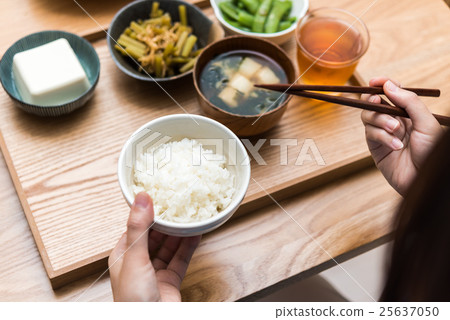 餐 25637050