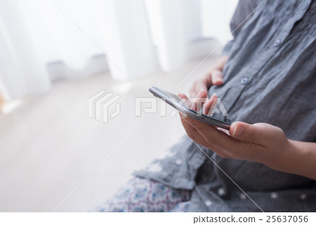 Image of pregnant women 25637056