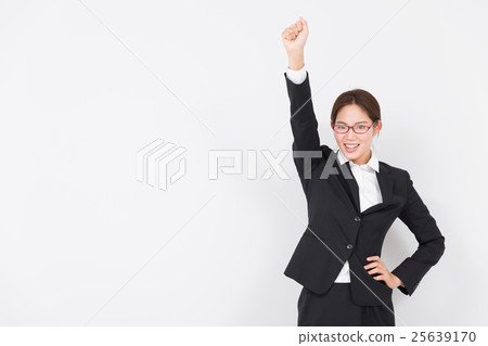 做膽量姿勢的女人 做膽量姿勢的女人 25639170