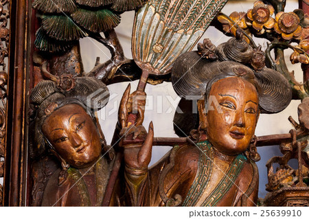 水印雕刻與日本頭髮的婦女一起被綁在以越南會安為主題的潮州廳 25639910