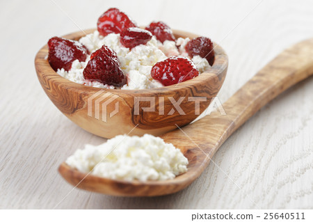 cottage cheese with preserved strawberry in wood bowl on oak table cottage cheese with preserved strawberry in wood bowl on oak table 25640511