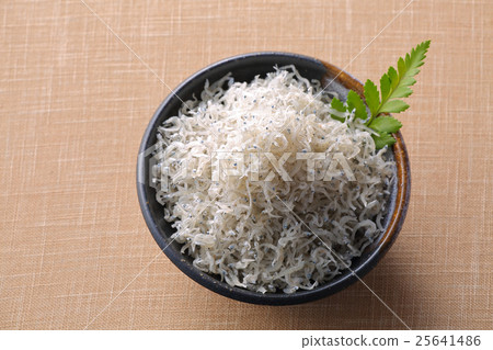 Chirimenjako 25641486