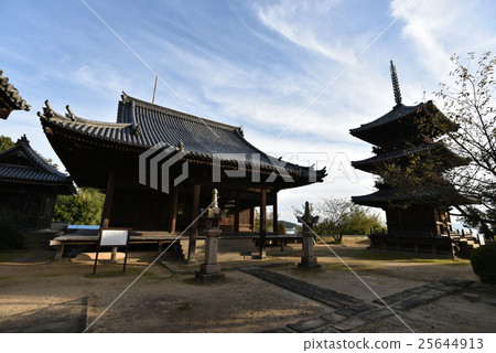 Honrenji Temple and Mie Tower, a temple related to the Joseon Tongsinsa, Setouchi City, Okayama Prefecture 25644913