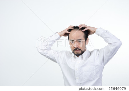 中年男性 25646079