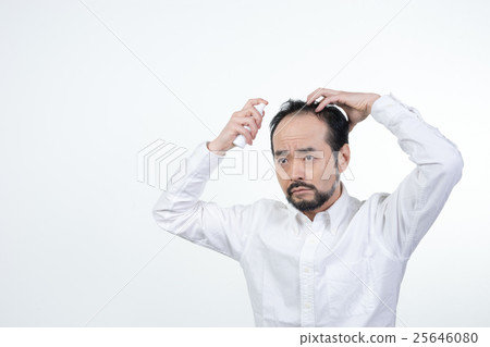 中年男性 25646080