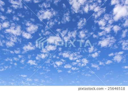 清晨秋天的天空 清晨秋天的天空 25646518