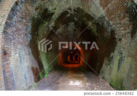 一條隧道 25648382