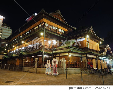 Dogo Onsen main building in the evening Dogo Onsen main building in the evening 25648734