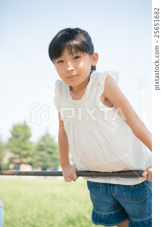 child, kid, younger 25651682