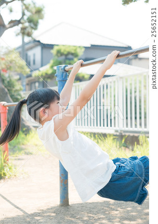 younger, exercising bar, horizontal bar 25652151