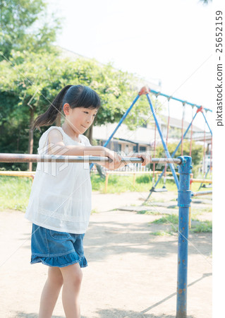 younger, exercising bar, horizontal bar 25652159