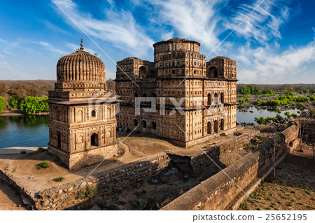 Royal cenotaphs of Orchha, India Royal cenotaphs of Orchha, India 25652195