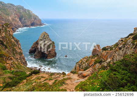 Atlantic coast view in cloudy weather, Portugal. 25652696