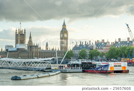 Big Ben and surrounding buildings in London 25657608