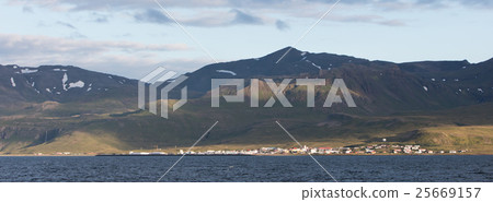 Grundarfjordur city near Kirkjufell mountain. Grundarfjordur city near Kirkjufell mountain. 25669157