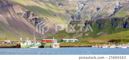 Grundarfjordur city near Kirkjufell mountain Grundarfjordur city near Kirkjufell mountain 25669163