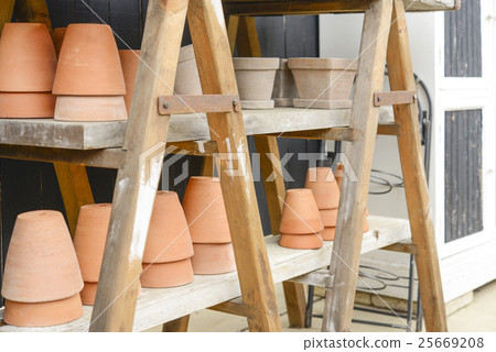 Flower pot Terracotta Flower pot Terracotta 25669208