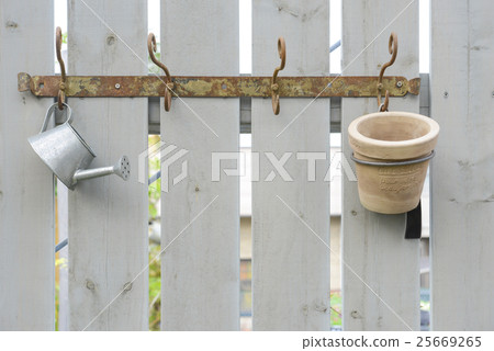 Jouro and Flowerpot Jouro and Flowerpot 25669265