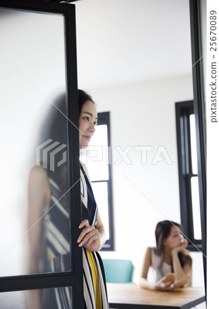 女性肖像 25670089