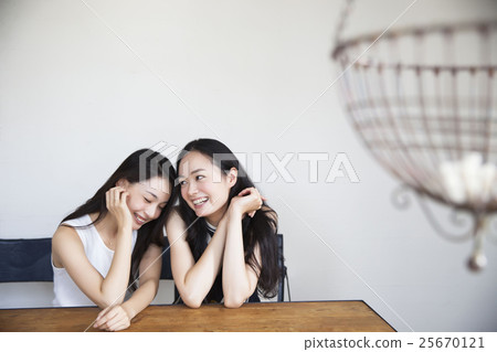 2張女性肖像 25670121