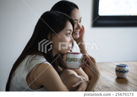 2 Female Portraits 25670173