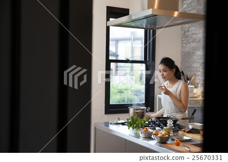 Woman cooking 25670331