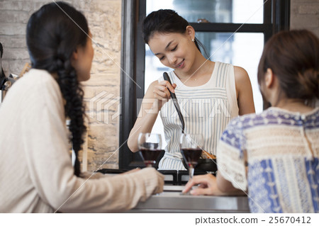 女人做飯 25670412