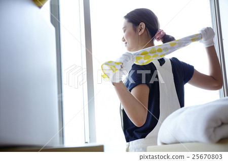 婦女搬家去度假 25670803