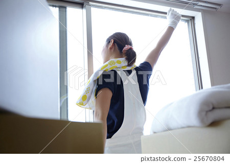 Women moving for a holiday 25670804