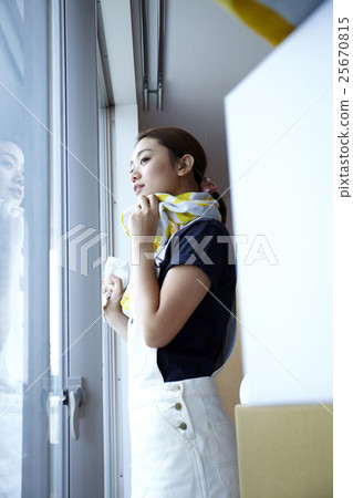 Women moving for a holiday 25670815