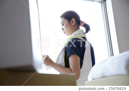 Women moving for a holiday 25670829