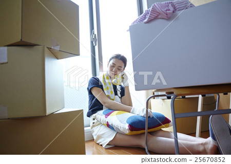 一個女人誰移動很快 一個女人誰移動很快 25670852