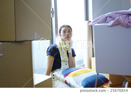 A woman who moves shortly A woman who moves shortly 25670854