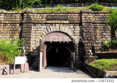 隧道葡萄酒麯線葡萄酒藤地下貯藏（山梨縣甲州市龍山勝沼鎮） 25671832