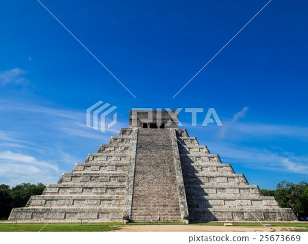 Temple of Clucan Chichen Itza Mexico 25673669