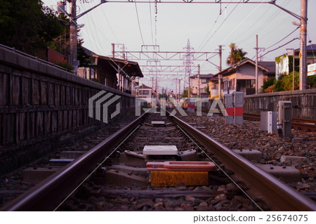 Railroad tracks 25674075