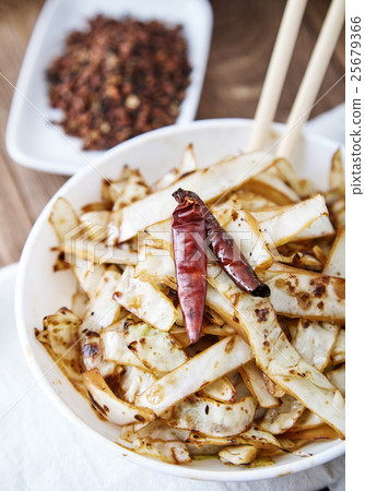 Stir fried cabbage in wok with pepper 25679366