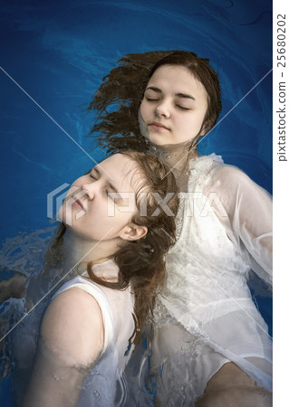 Portrait of two young girls in water 25680202