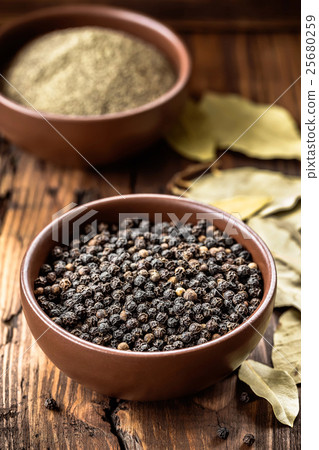 black pepper 25680259